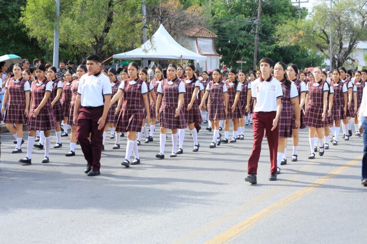 Más de 10 mil estudiantes participan en desfiles patrios en Tamaulipas