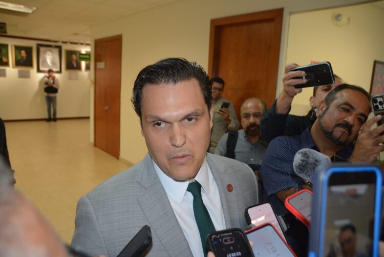 Reforma de doble nacionalidad no lleva dedicatoria, sostiene Humberto Prieto