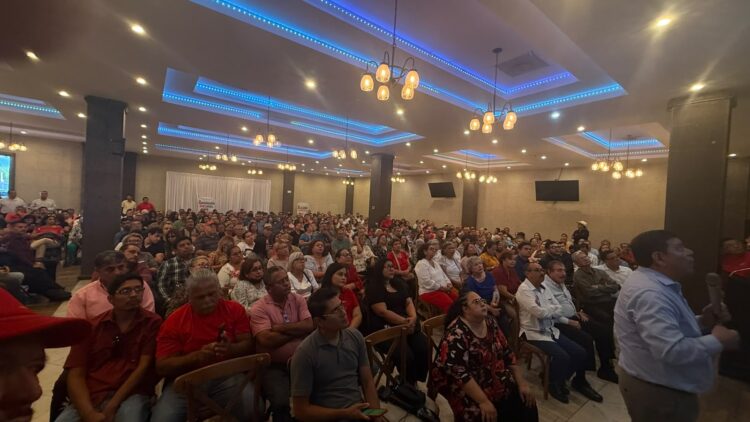 Meléndez Pérez reúne a cerca de 950 trabajadores de la educación en Matamoros