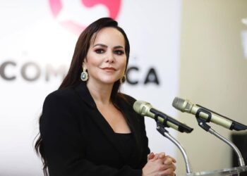 Carmen Lilia Canturosas afirma que no tiene doble nacionalidad