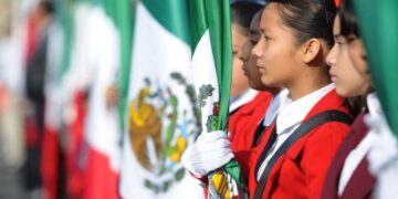 Fortalecen escuelas de Tamaulipas valores cívicos y el amor por los símbolos patrios: SET