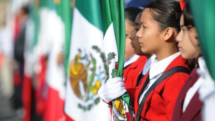 Fortalecen escuelas de Tamaulipas valores cívicos y el amor por los símbolos patrios: SET
