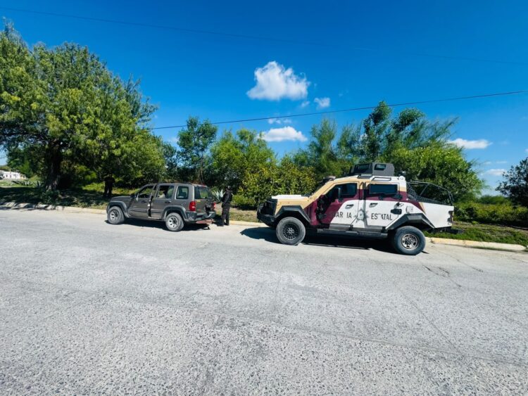 Guardia Estatal asegura vehículo y objetos relacionados con actividades delictivas