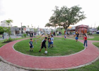 Entrega Mónica Villarreal rehabilitación del parque Valladolid en la colonia Insurgentes