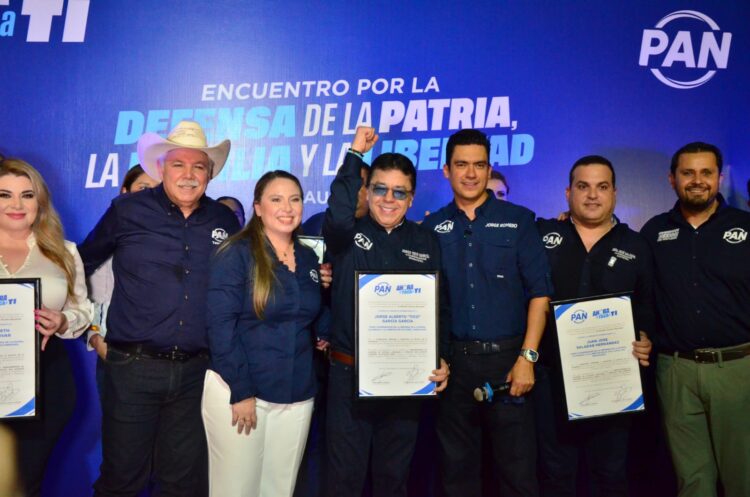Jorge Romero entrega nombramientos a Tico García y Juanjo Salazar en Ciudad Victoria