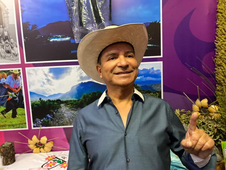 Propone Francisco Chavira regresar la enseñanza de valores religiosos a las escuelas