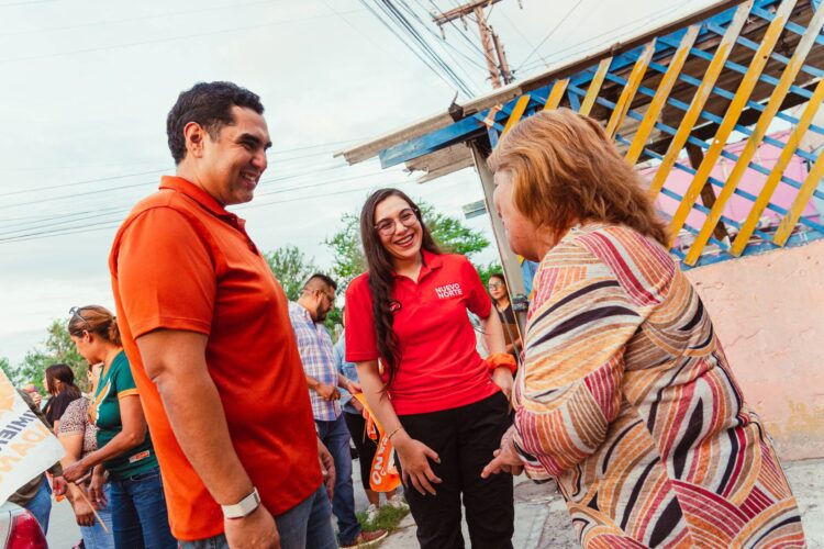 Roberto Lee recorre casa por casa el Infonavit Los Ángeles para escuchar a las familias