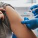 Refuerzan vacunación contra influenza, Covid-19 y neumococo 