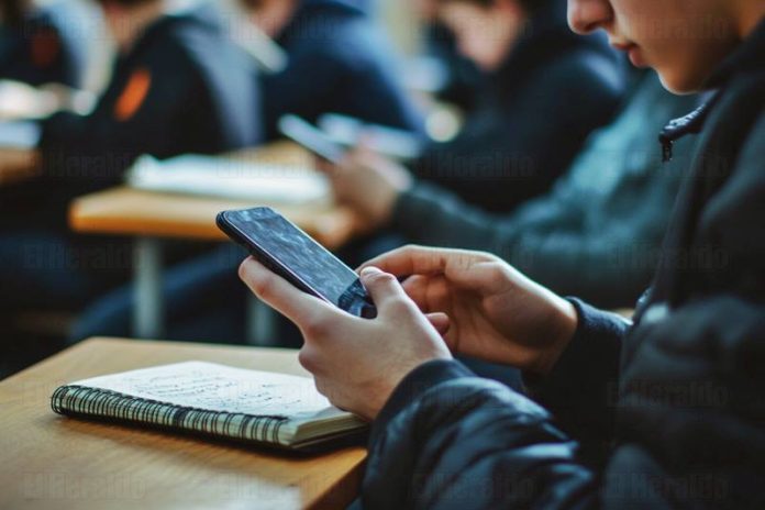 Buscan aprovechar tecnología móvil para mejorar el aprendizaje en preparatorias